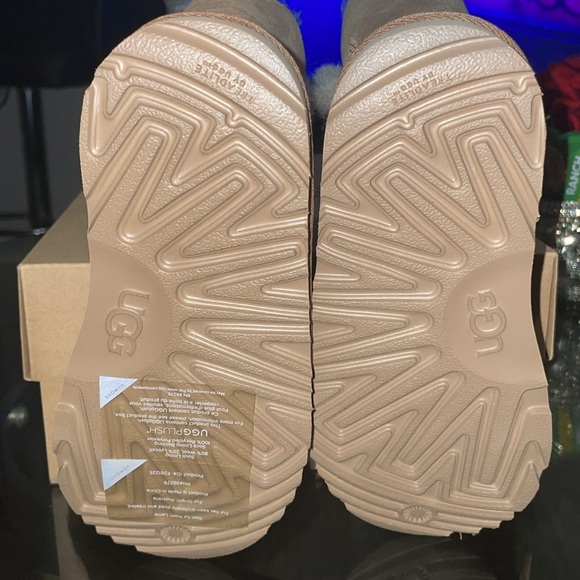 UGG Bailey Button II ‼️NEW‼️👢👡🥿 - Picture 6 of 9